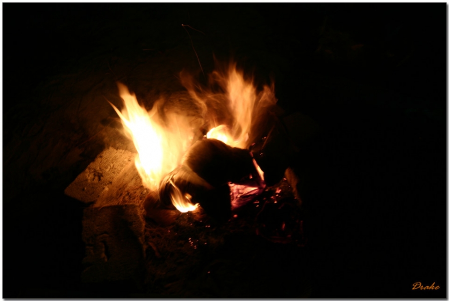 밤에는 캠프 파이어를 기대 했으나, 그냥 아궁이로 전락한 불쌍한 불...
