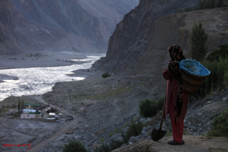 아침 일하러 가는 길