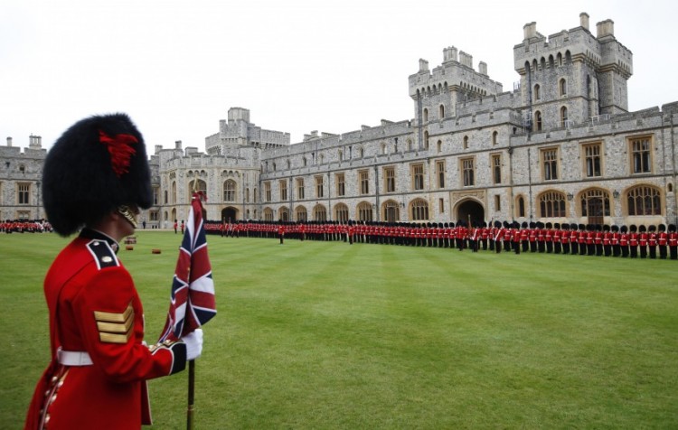 reuters_britain_guards_03May12-878x557.jpg